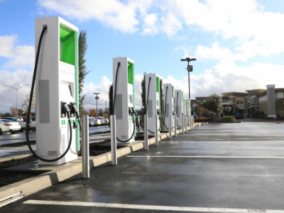 Fejlesztések az e-autók töltőinfrastruktúrájában jövő januártól!